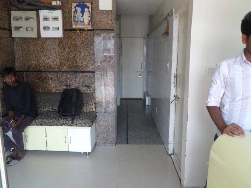 Hotel Atithi Ahmedabad Bagian luar foto