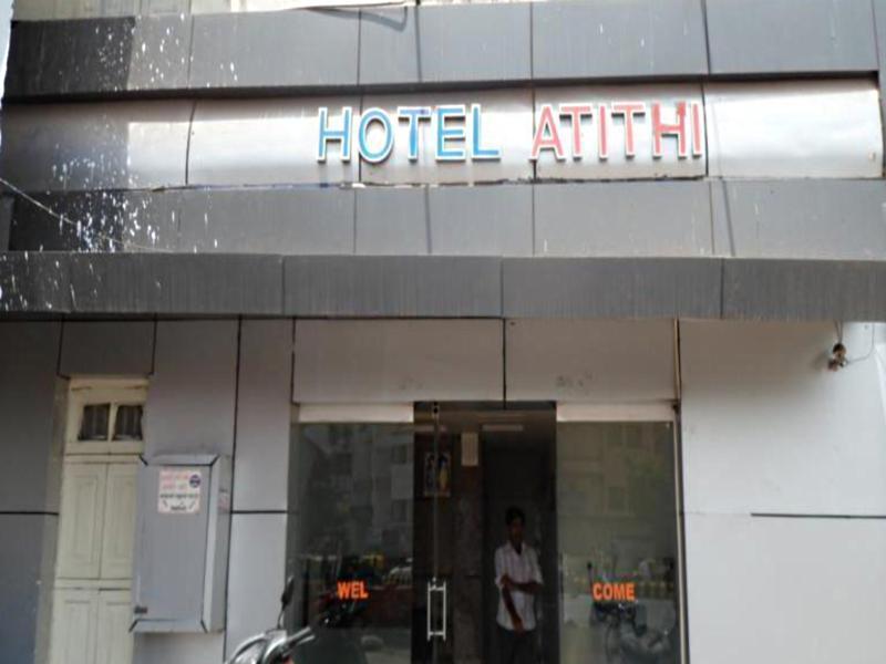 Hotel Atithi Ahmedabad Bagian luar foto