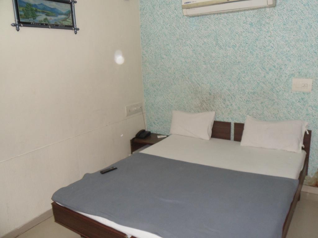 Hotel Atithi Ahmedabad Ruang foto