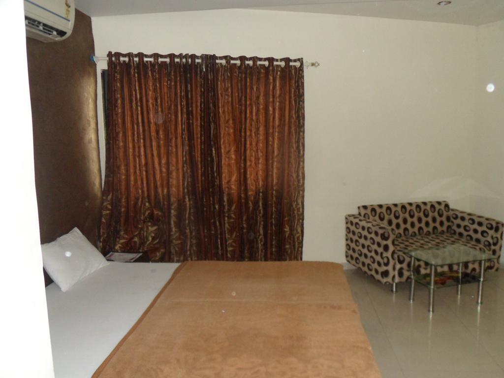 Hotel Atithi Ahmedabad Ruang foto
