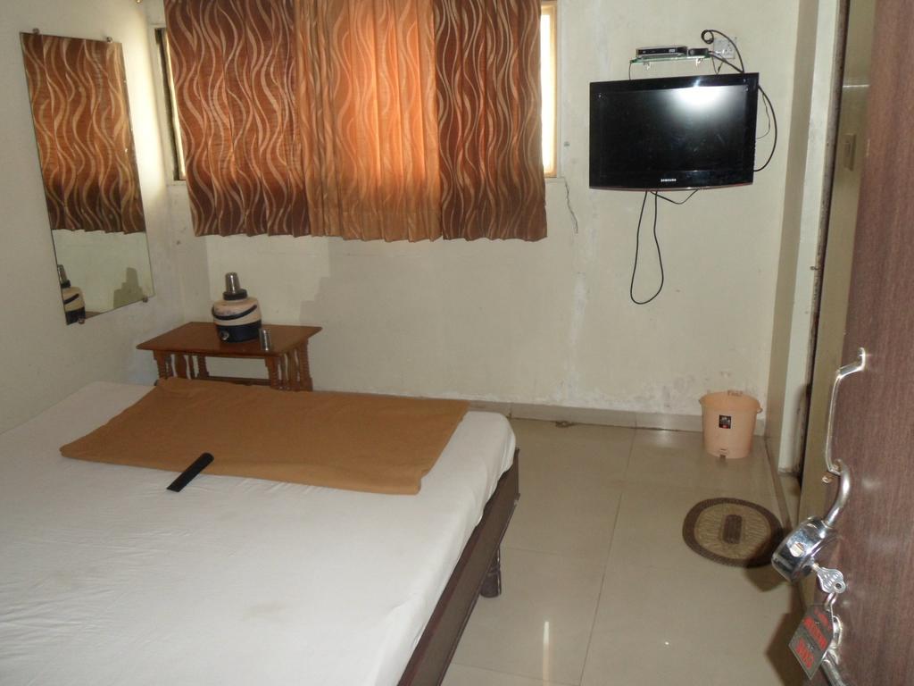 Hotel Atithi Ahmedabad Ruang foto